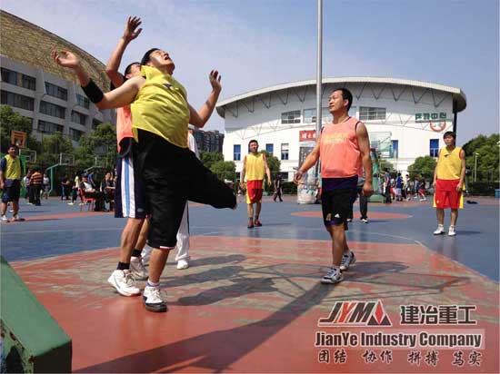 建冶员工参加潍坊社区党委组织的城市白领篮球比赛